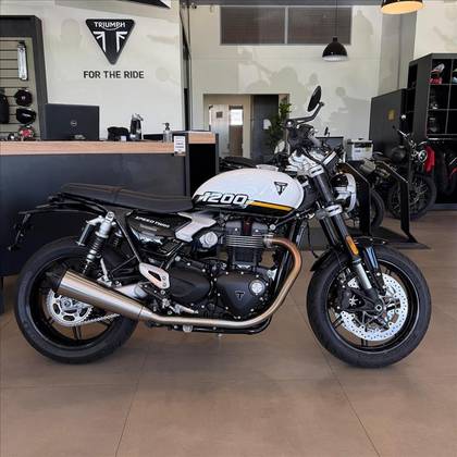 TRIUMPH SPEED TWIN 